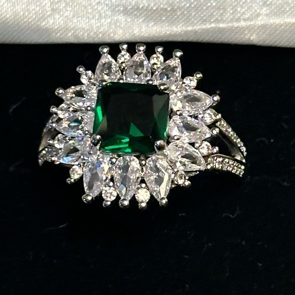 ⭐️NEW⭐️ HUGE GREEN SIMULATED GEMSTONE RING LAB CREATED EMERALD WHITE CZ SQUARE